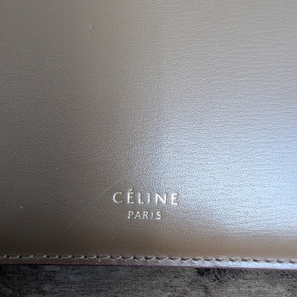 Celine Medium Clasp bag in a taupe or camel-brown smooth calfskin leather - Picture 2 of 15